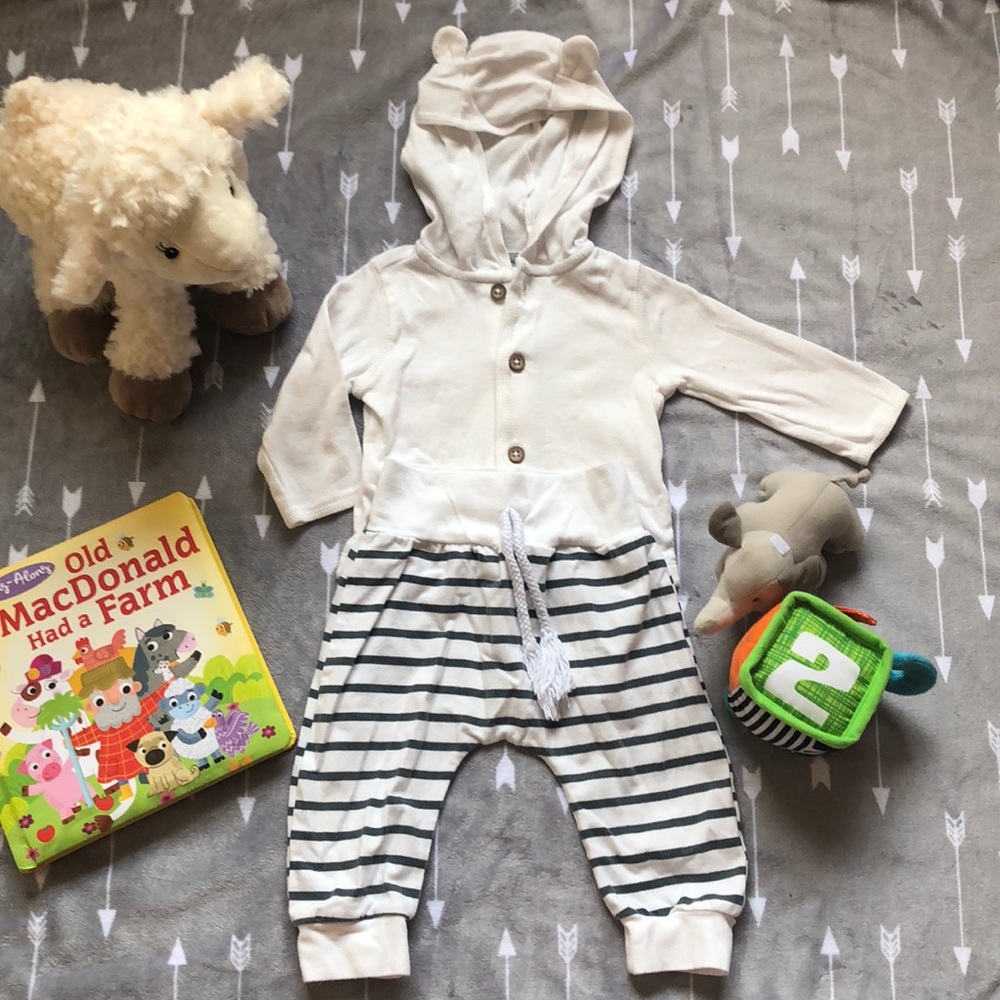 🚃 Baby boy outfit from Carters 3 months!!
